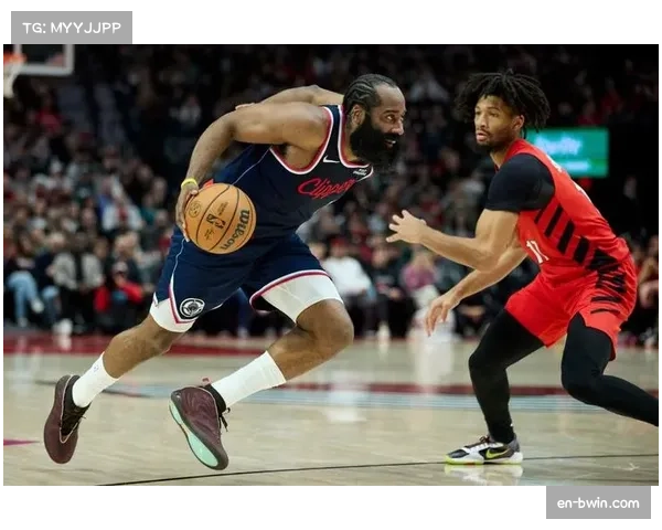 快船大胜开拓者 哈登组织串联盘活全队进攻